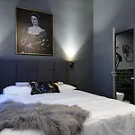 Leo Boutique - Adults Only